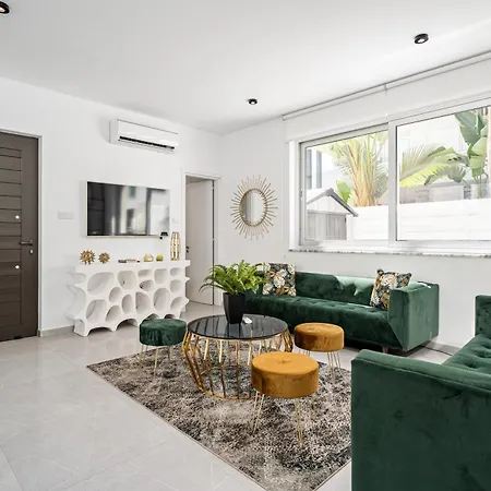 Serene Retreat In Protaras アパート