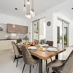 Serene Retreat In Protaras Apartmán
