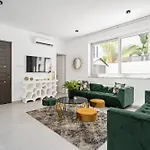 Serene Retreat In Protaras Apartmán
