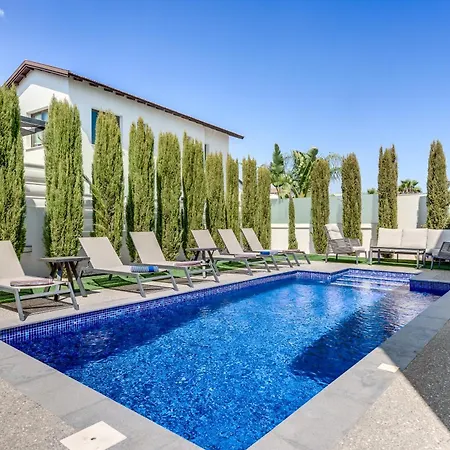 Serene Retreat In Protaras Apartmán